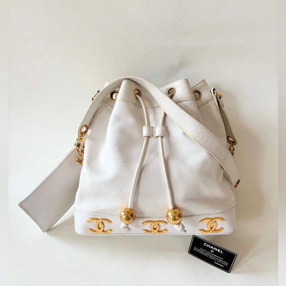 Beautiful Excellent Condition 🤍 CHANEL bucket bag, 1995 Collection 🤍 - Picture 5 of 16
